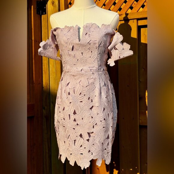 🆕 SAYLOR x FREE PEOPLE 🧿 NWOT Dahlia Lace Off Shoulder Tie Mini Dress - Sz S - Picture 3 of 16